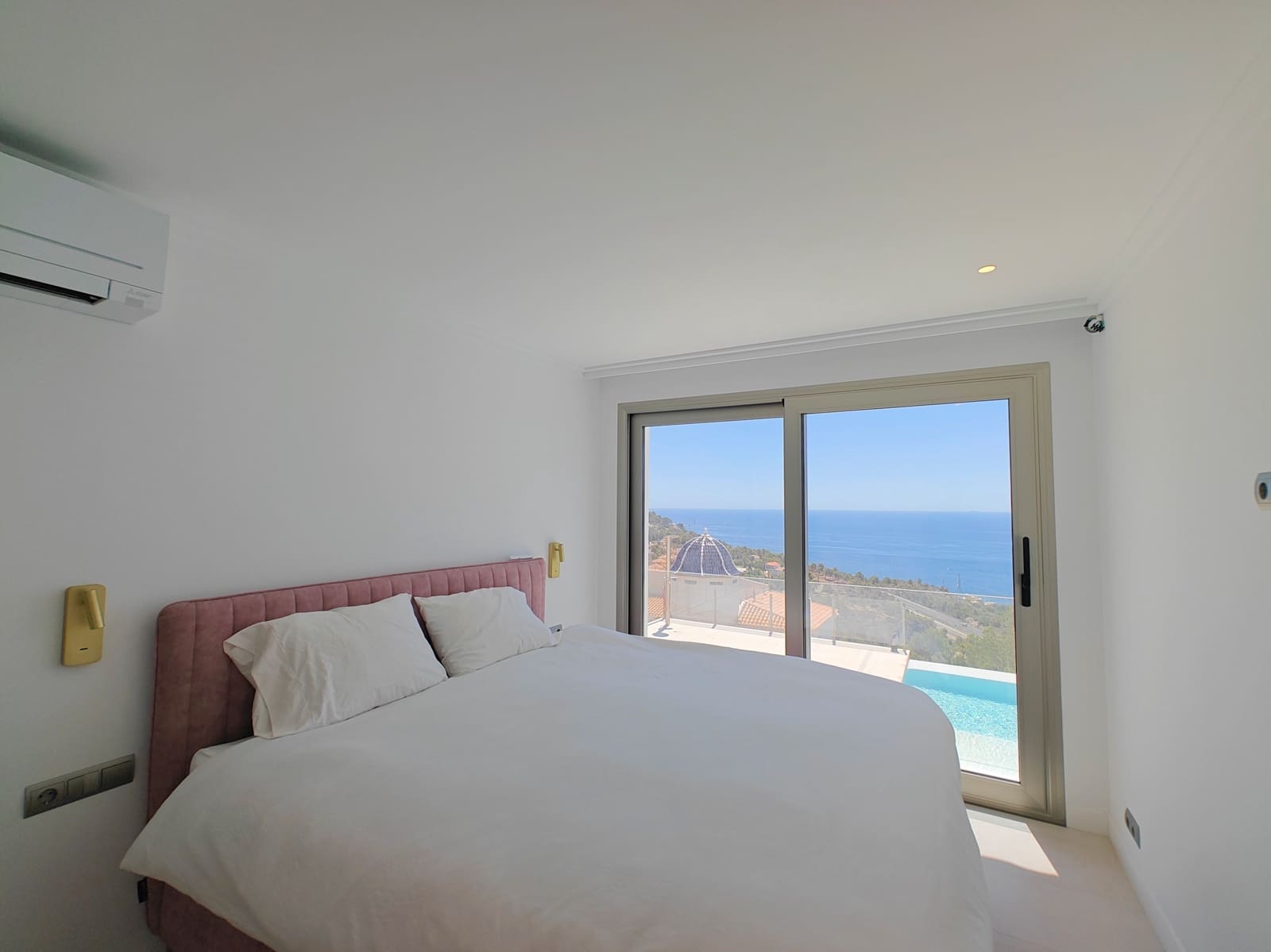 3 bedroom Villa for sale in Altea with pool - € 1,488,000 (Ref: 9151194)