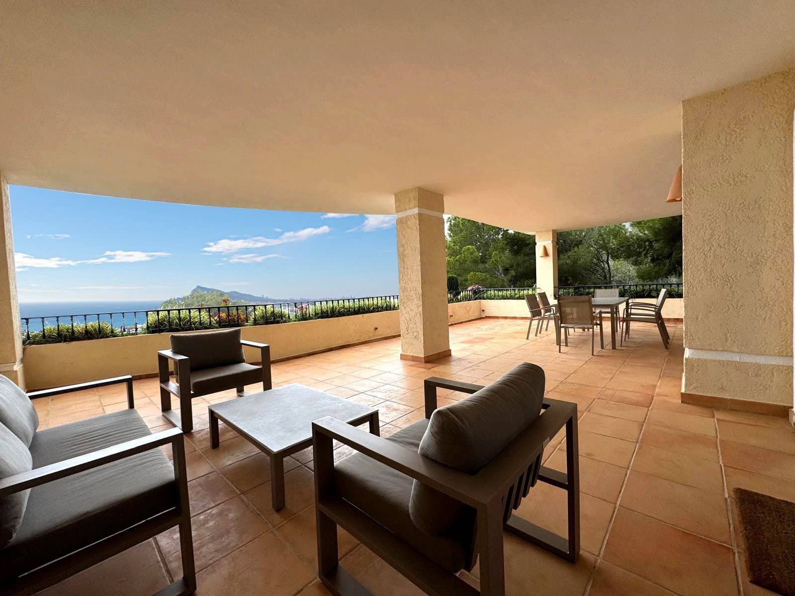3 bedroom Apartment for sale in Altea with pool - € 850,000 (Ref: 9516656)