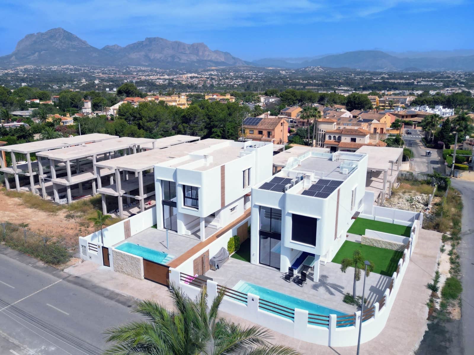 4 Zimmer Villa zu verkaufen in Albir mit Pool - 875.000 € (Ref: 9516657)