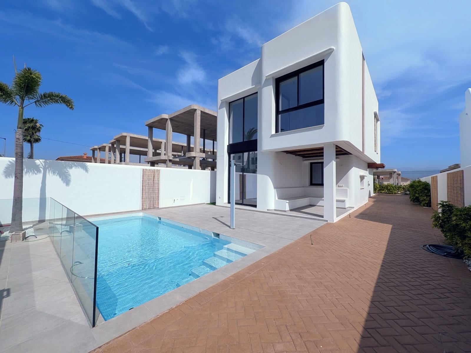 4 Zimmer Villa zu verkaufen in Albir mit Pool - 875.000 € (Ref: 9516657)