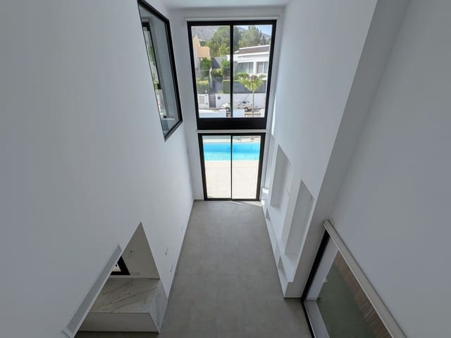 4 Zimmer Villa zu verkaufen in Albir, Alfaz del Pi / L'Alfàs del Pi mit Pool - 875.000 € (Ref: 9516657)