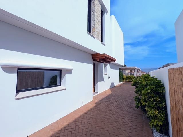 4 Zimmer Villa zu verkaufen in Albir, Alfaz del Pi / L'Alfàs del Pi mit Pool - 875.000 € (Ref: 9516657)