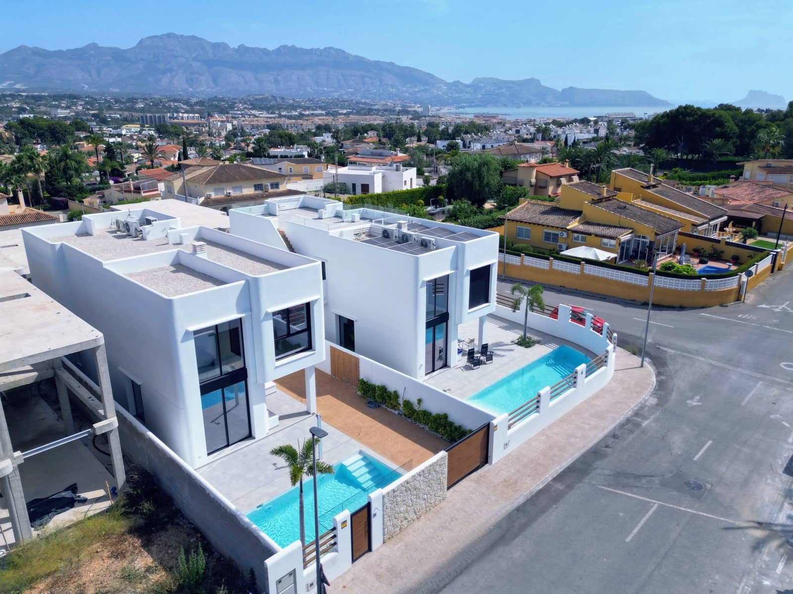 4 Zimmer Villa zu verkaufen in Albir mit Pool - 875.000 € (Ref: 9516657)