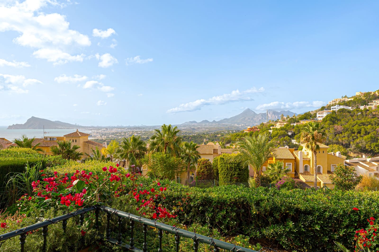 3 bedroom Apartment for sale in Altea with pool - € 895,000 (Ref: 9516662)