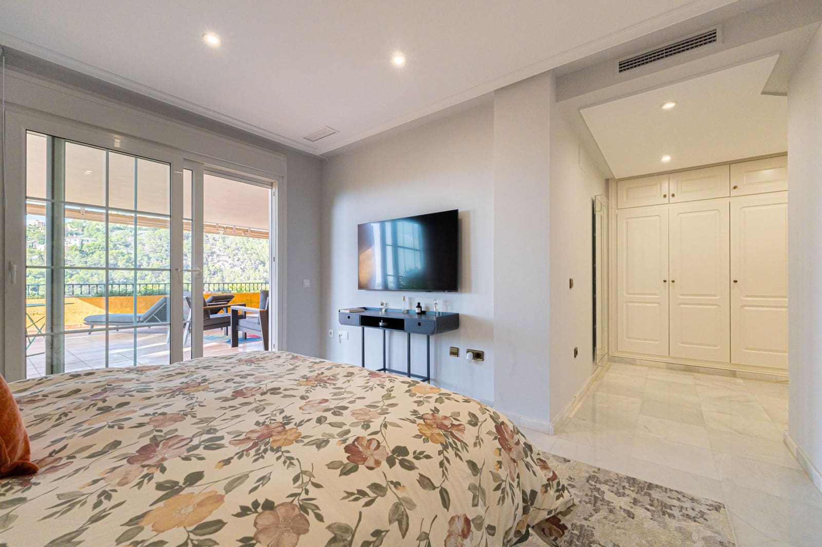 3 bedroom Apartment for sale in Altea with pool - € 895,000 (Ref: 9516662)