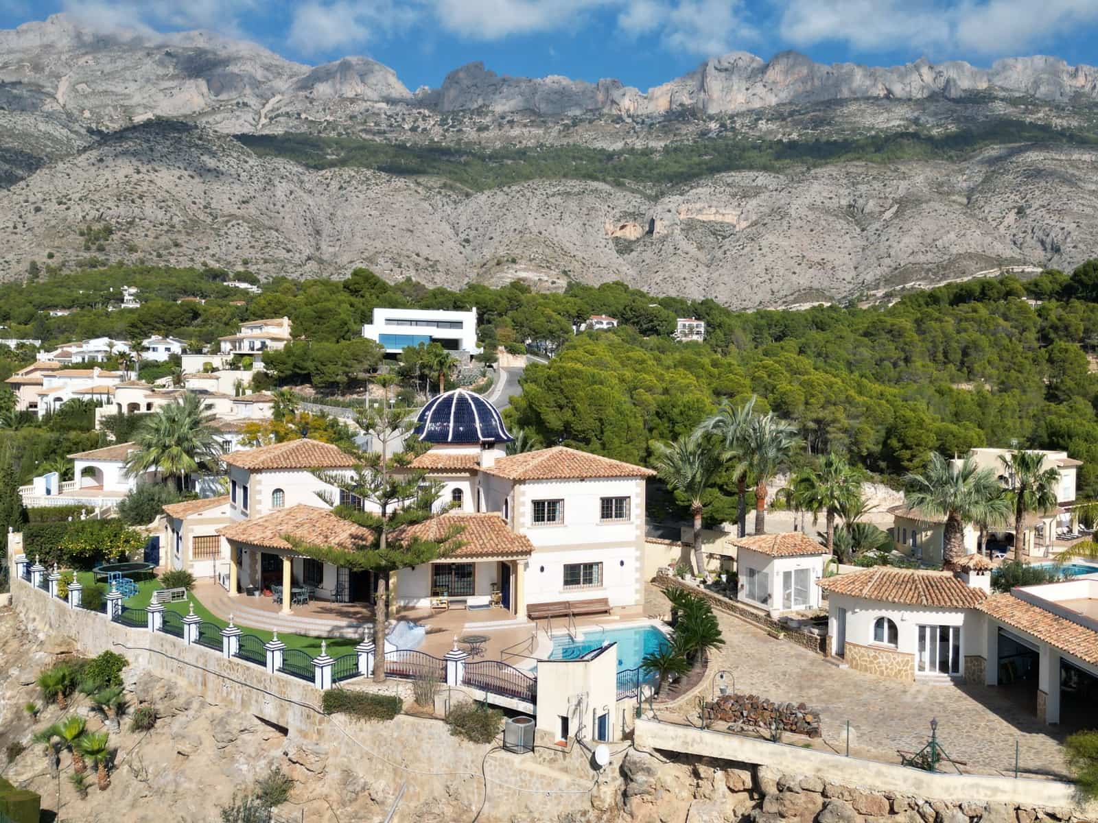 6 bedroom Villa for sale in Altea la Vella with pool - € 1,990,000 (Ref: 9516668)