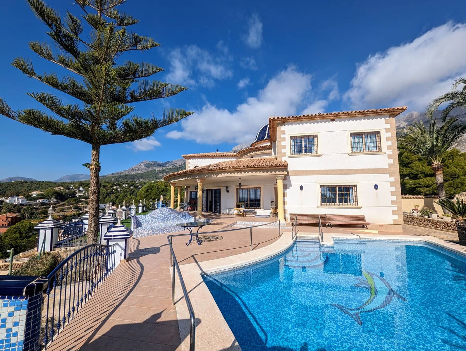 6 bedroom Villa for sale in Altea la Vella with pool - € 1,990,000 (Ref: 9516668)