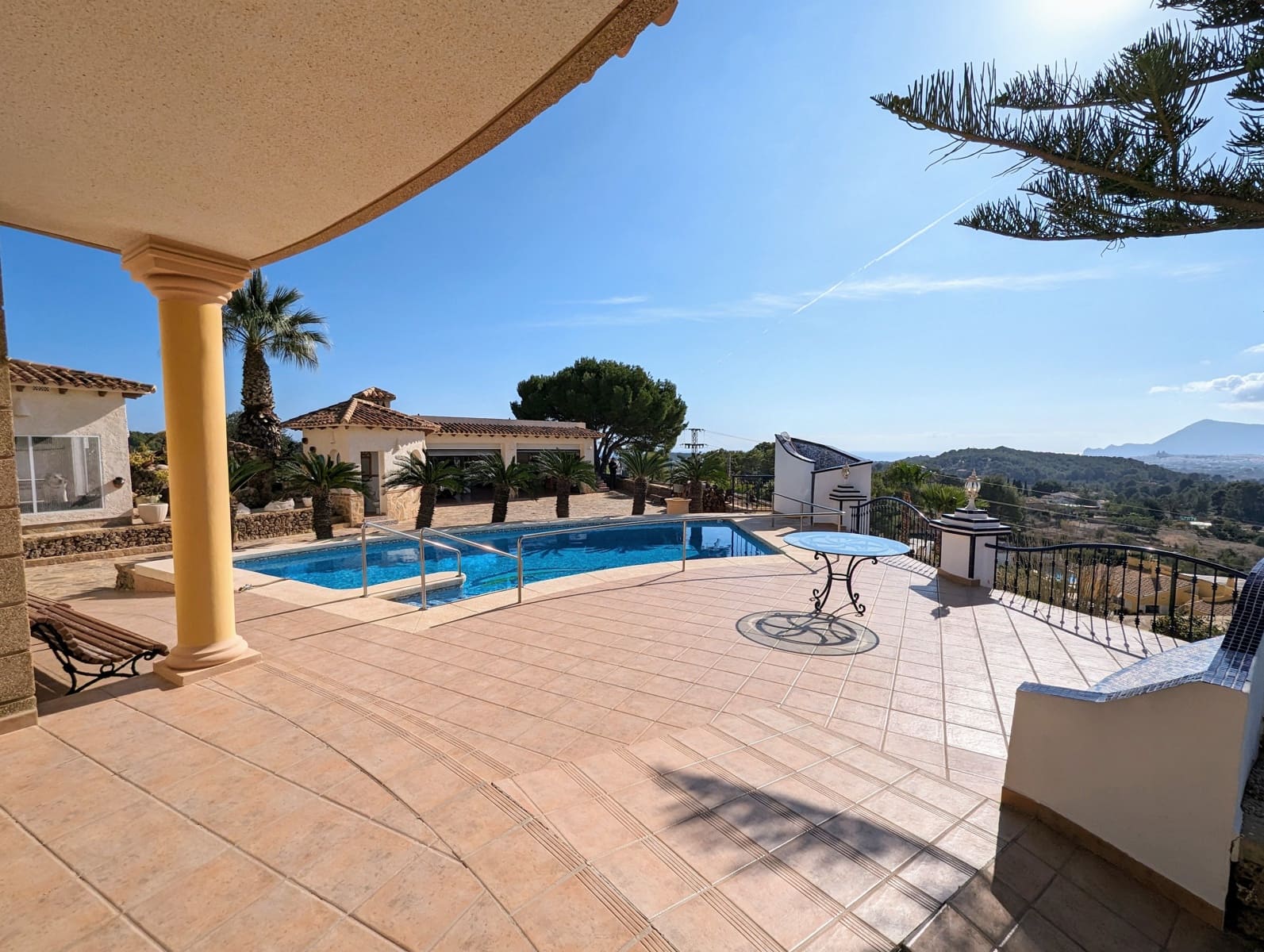 6 bedroom Villa for sale in Altea la Vella with pool - € 1,990,000 (Ref: 9516668)