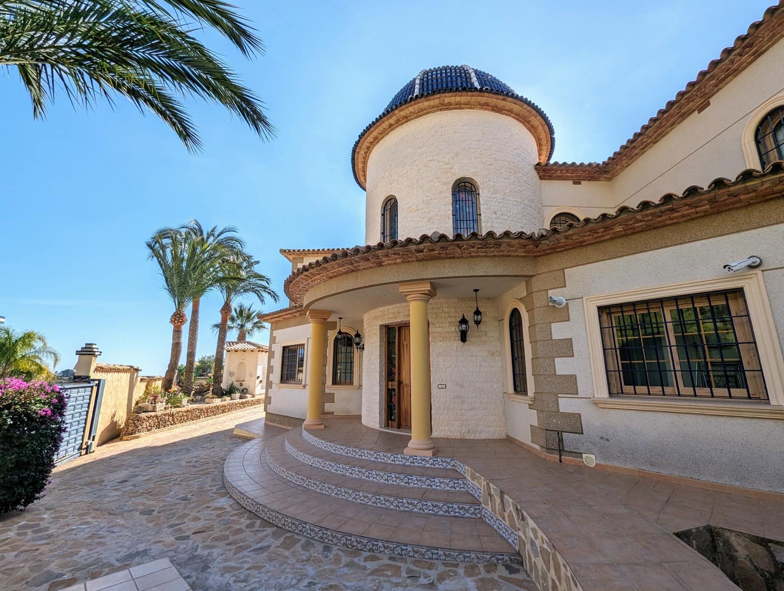 6 bedroom Villa for sale in Altea la Vella with pool - € 1,990,000 (Ref: 9516668)
