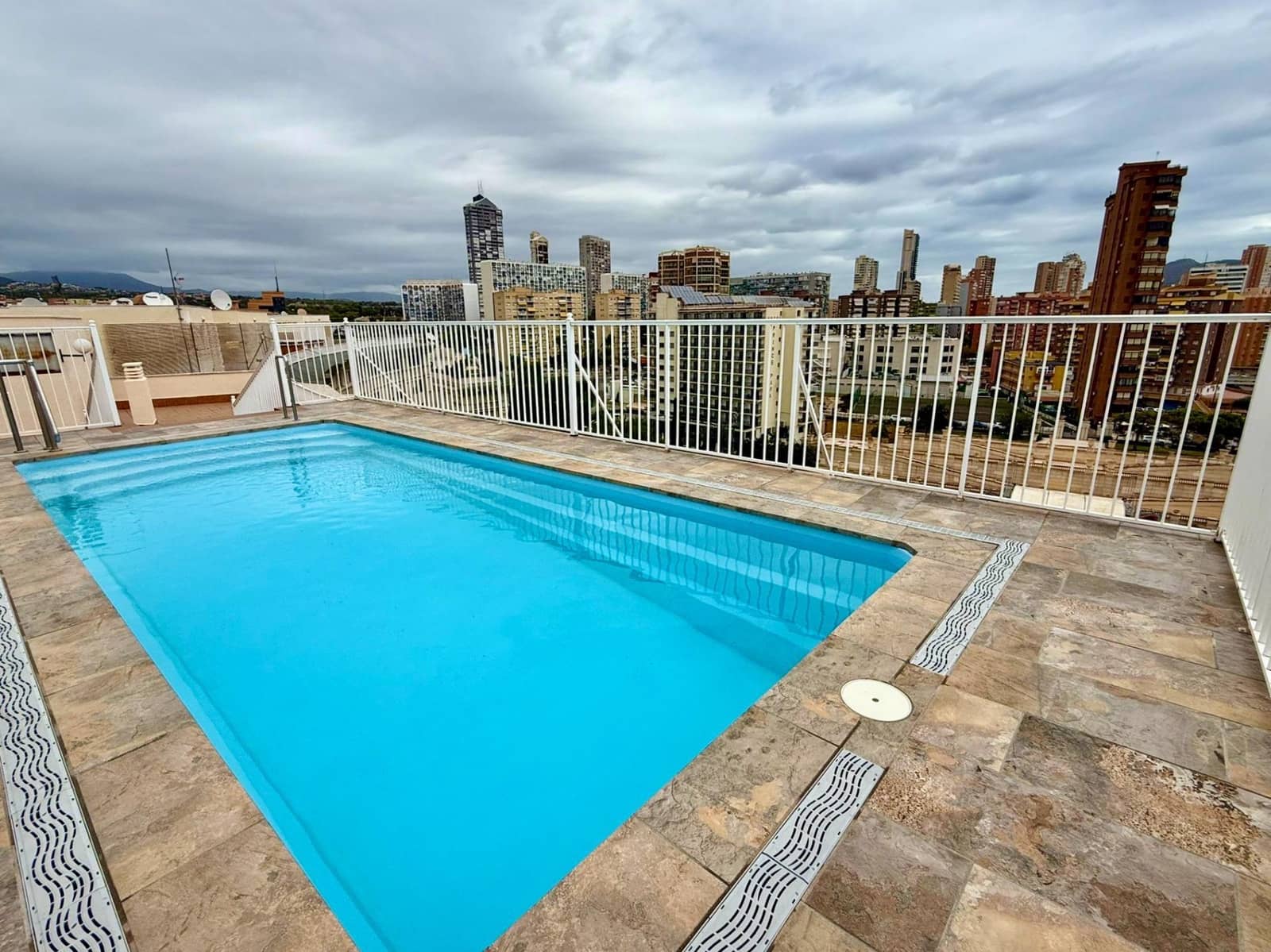 Apartamento de 2 habitaciones en Benidorm en venta con piscina garaje - 239.000 € (Ref: 9516689)