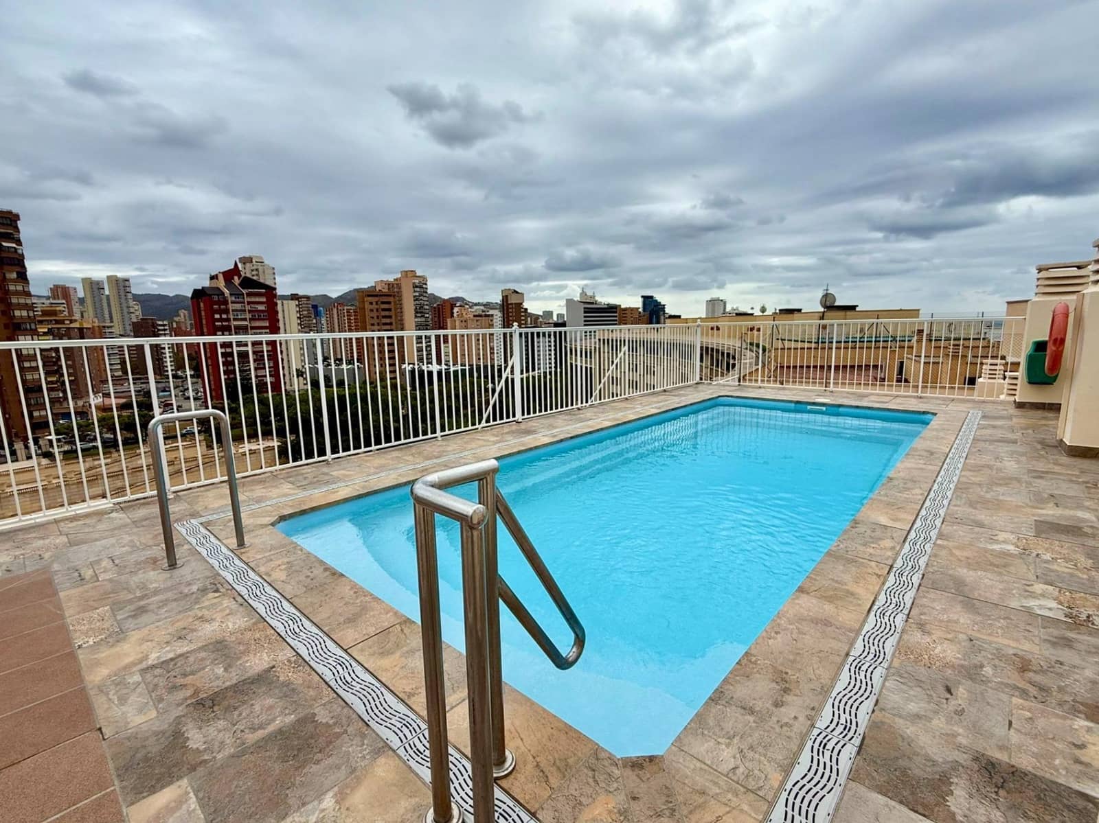 Apartamento de 2 habitaciones en Benidorm en venta con piscina garaje - 239.000 € (Ref: 9516689)