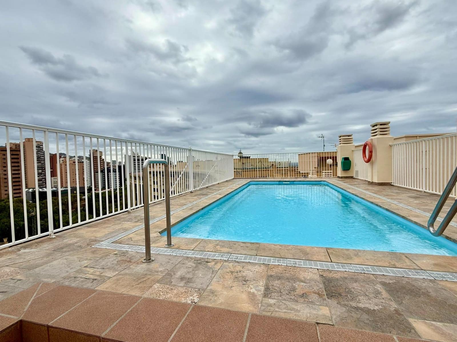 Apartamento de 2 habitaciones en Benidorm en venta con piscina garaje - 239.000 € (Ref: 9516689)