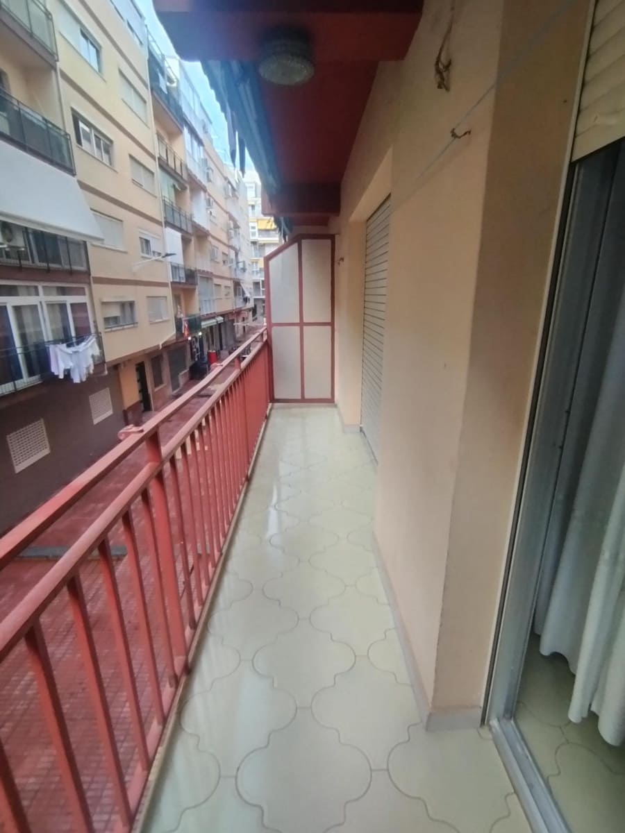 Apartamento de 4 habitaciones en Benidorm en venta - 299.000 € (Ref: 9516698)