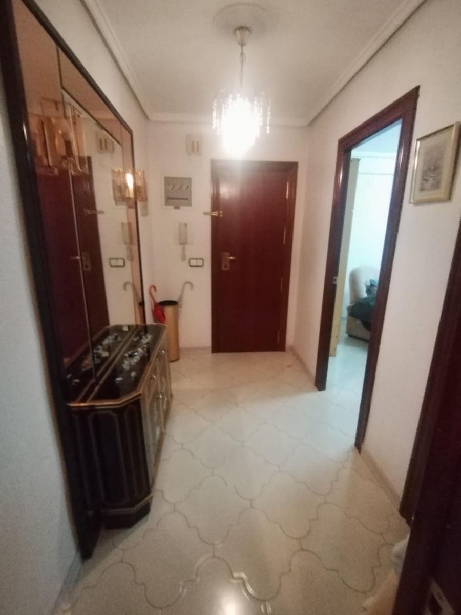 Apartamento de 4 habitaciones en Benidorm en venta - 299.000 € (Ref: 9516698)