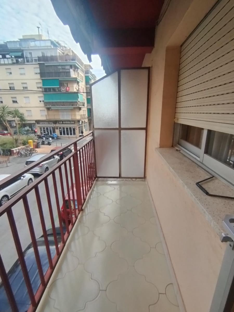 Apartamento de 4 habitaciones en Benidorm en venta - 299.000 € (Ref: 9516698)