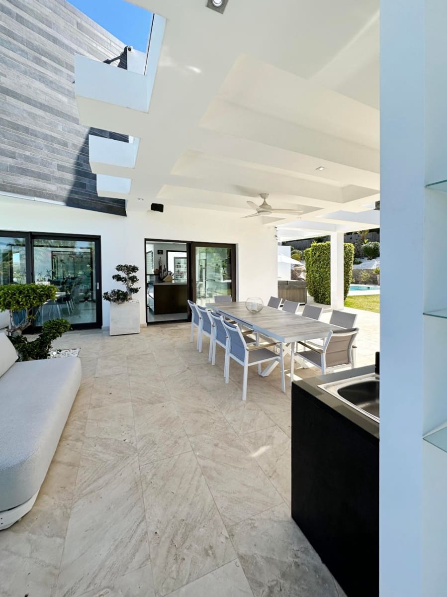 5 bedroom Villa for sale in Javea / Xabia - € 2,350,000 (Ref: 9516916)