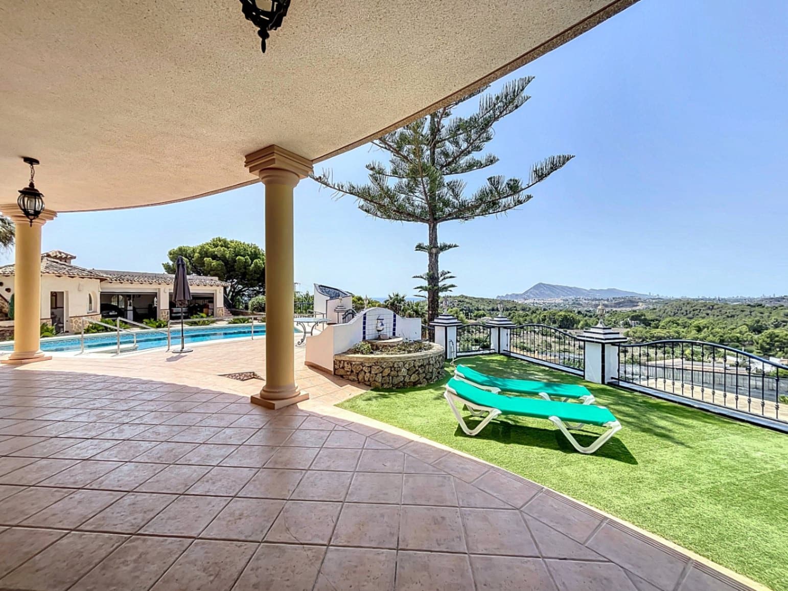 7 bedroom Villa for sale in Altea la Vella with pool - € 2,125,000 (Ref: 9517137)