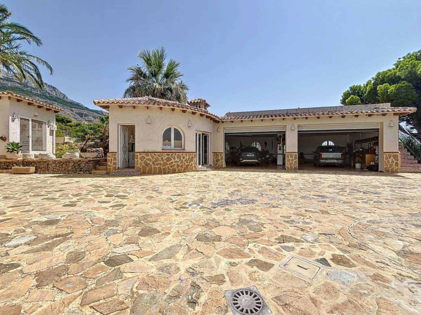 7 bedroom Villa for sale in Altea la Vella with pool - € 2,125,000 (Ref: 9517137)