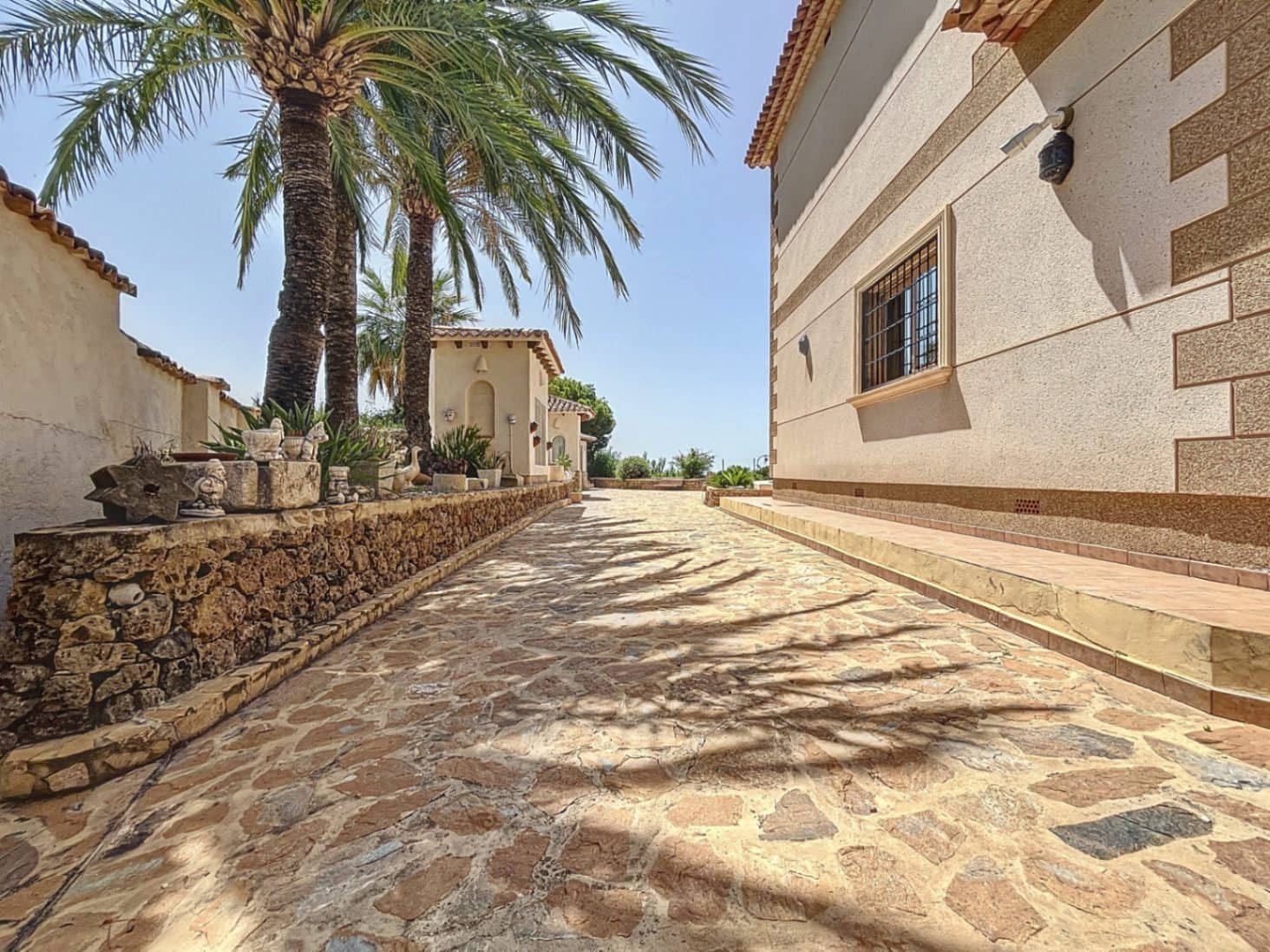 7 bedroom Villa for sale in Altea la Vella with pool - € 2,125,000 (Ref: 9517137)