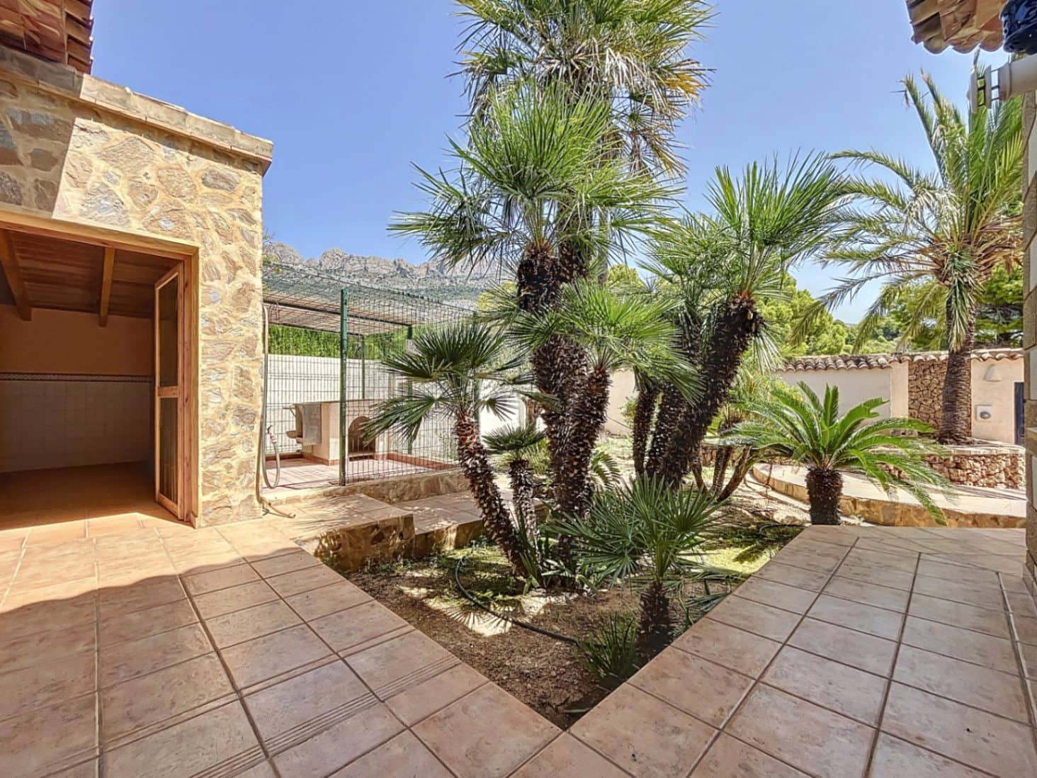 7 bedroom Villa for sale in Altea la Vella with pool - € 2,125,000 (Ref: 9517137)