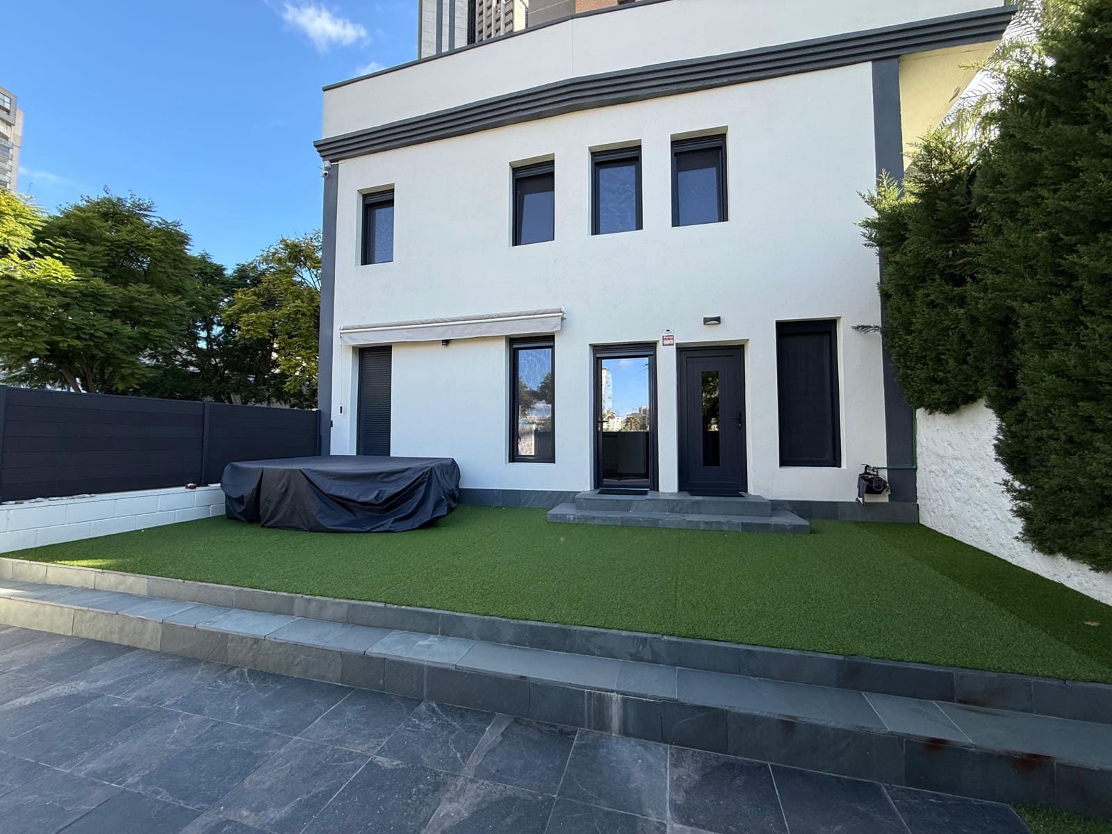 3 bedroom Terraced Villa for sale in Benidorm - € 548,800 (Ref: 9517798)