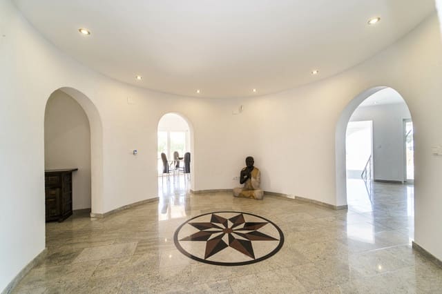 Adosado de 6 habitaciones en Calpe / Calp en venta - 1.988.000 € (Ref: 9517807)