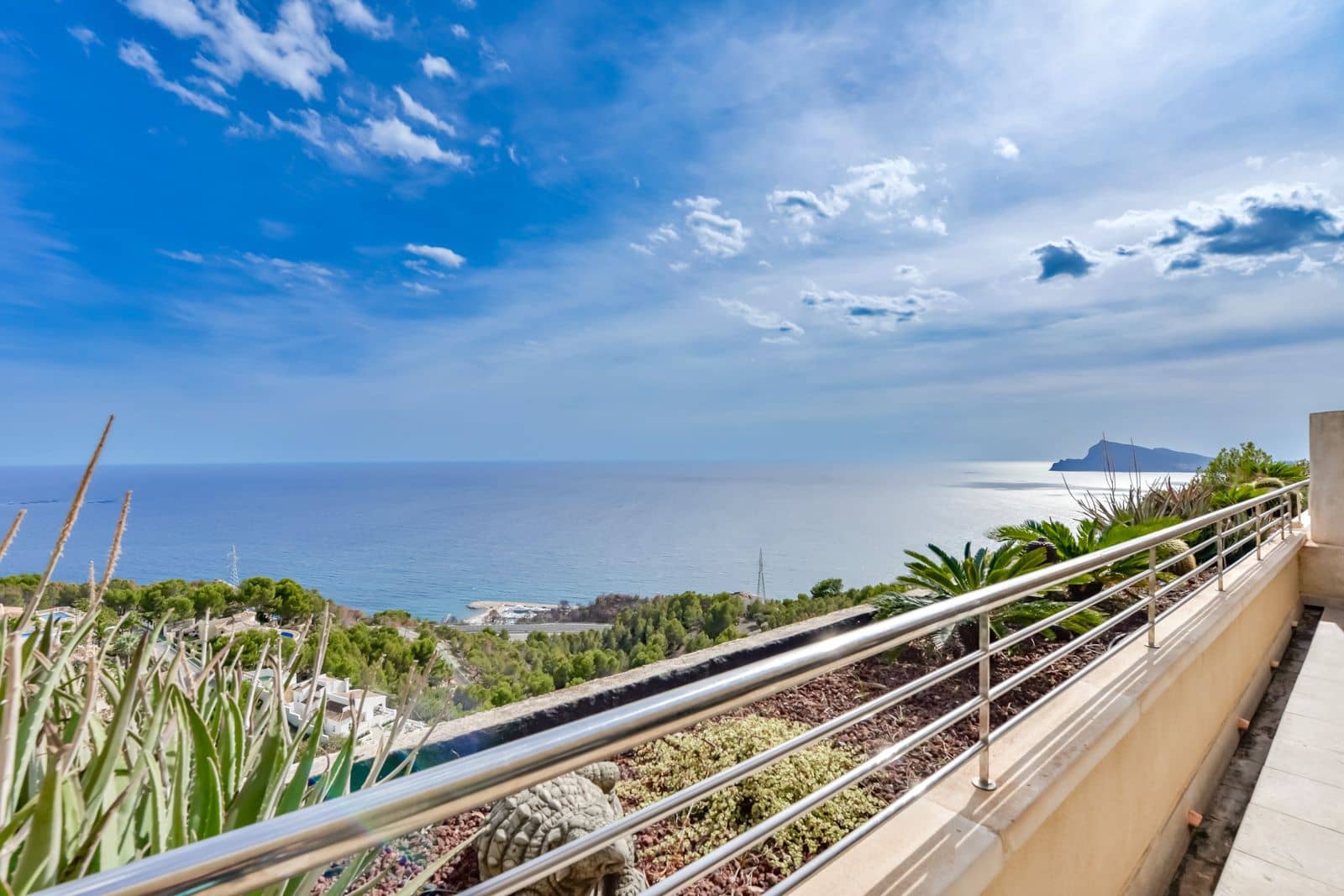 2 bedroom Apartment for sale in Altea with pool garage - € 525,000 (Ref: 9517820)