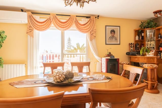 3 bedroom Villa for sale in La Nucia with pool - € 530,000 (Ref: 9517839)