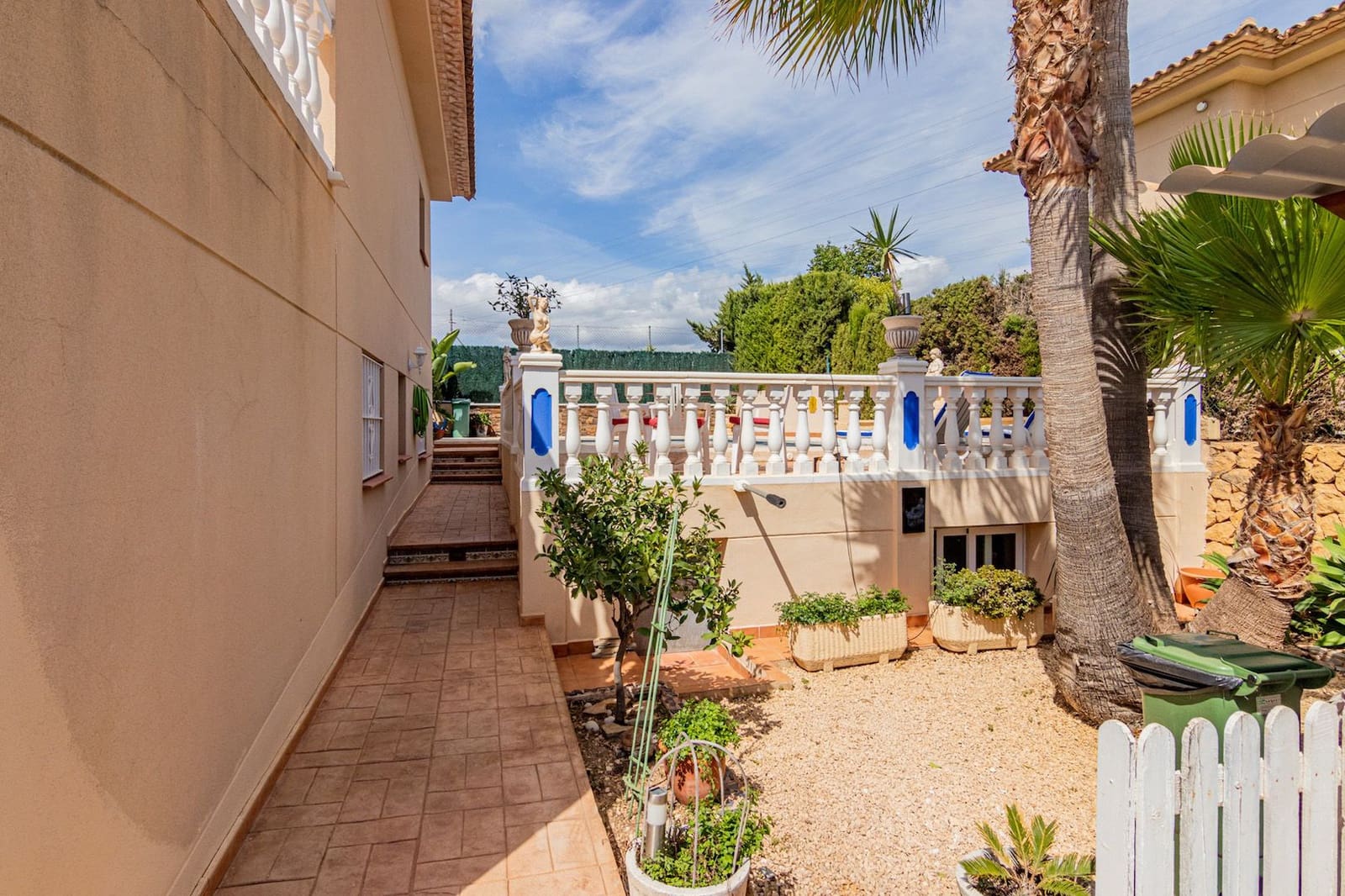 3 bedroom Villa for sale in La Nucia with pool - € 530,000 (Ref: 9517839)