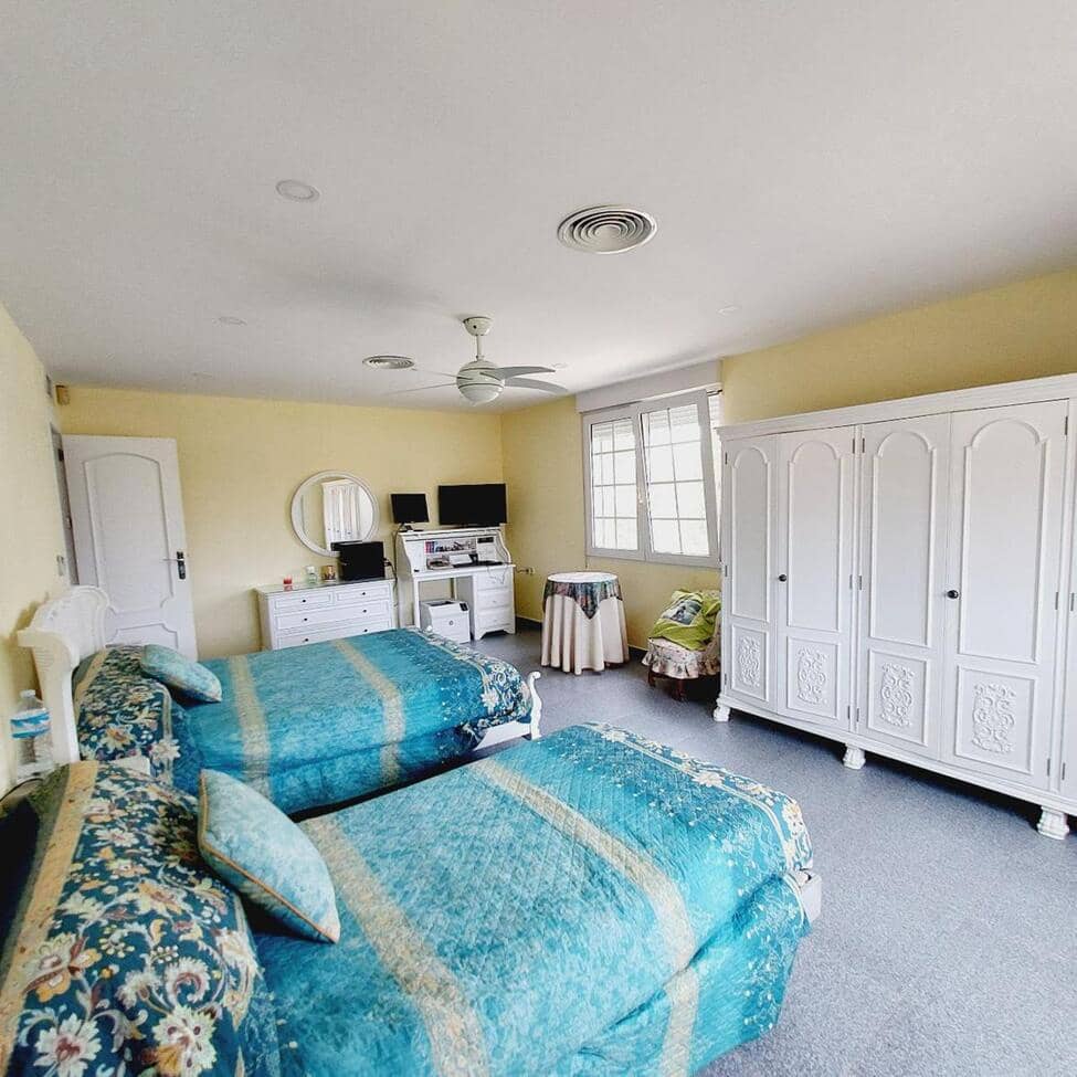 7 bedroom Villa for sale in Cabo Roig with pool - € 1,535,000 (Ref: 9517840)