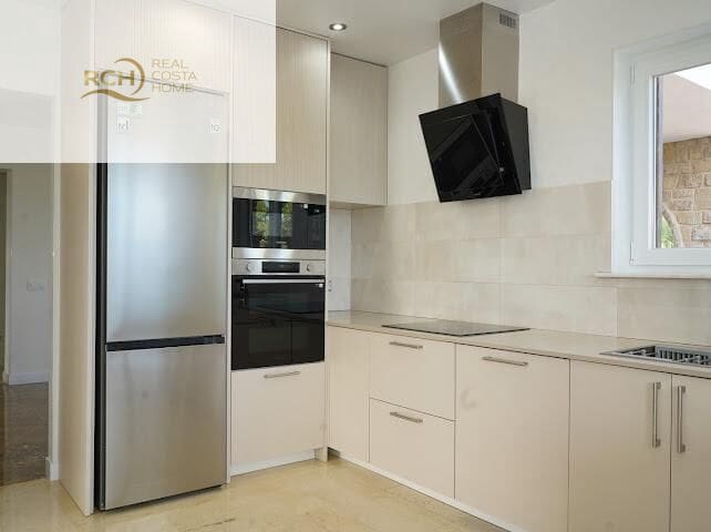 6 quarto Moradia para venda em La Nucia com piscina - 1 200 000 € (Ref: 9765530)