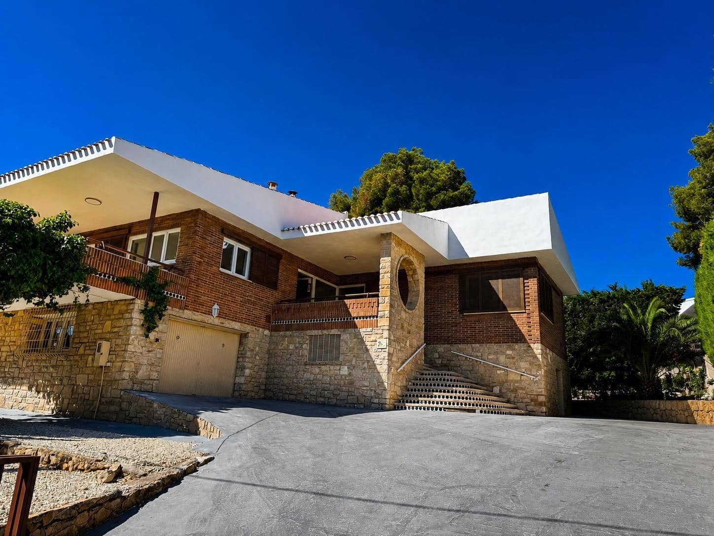 6 slaapkamer Villa te koop in La Nucia met zwembad - € 1.200.000 (Ref: 9765530)