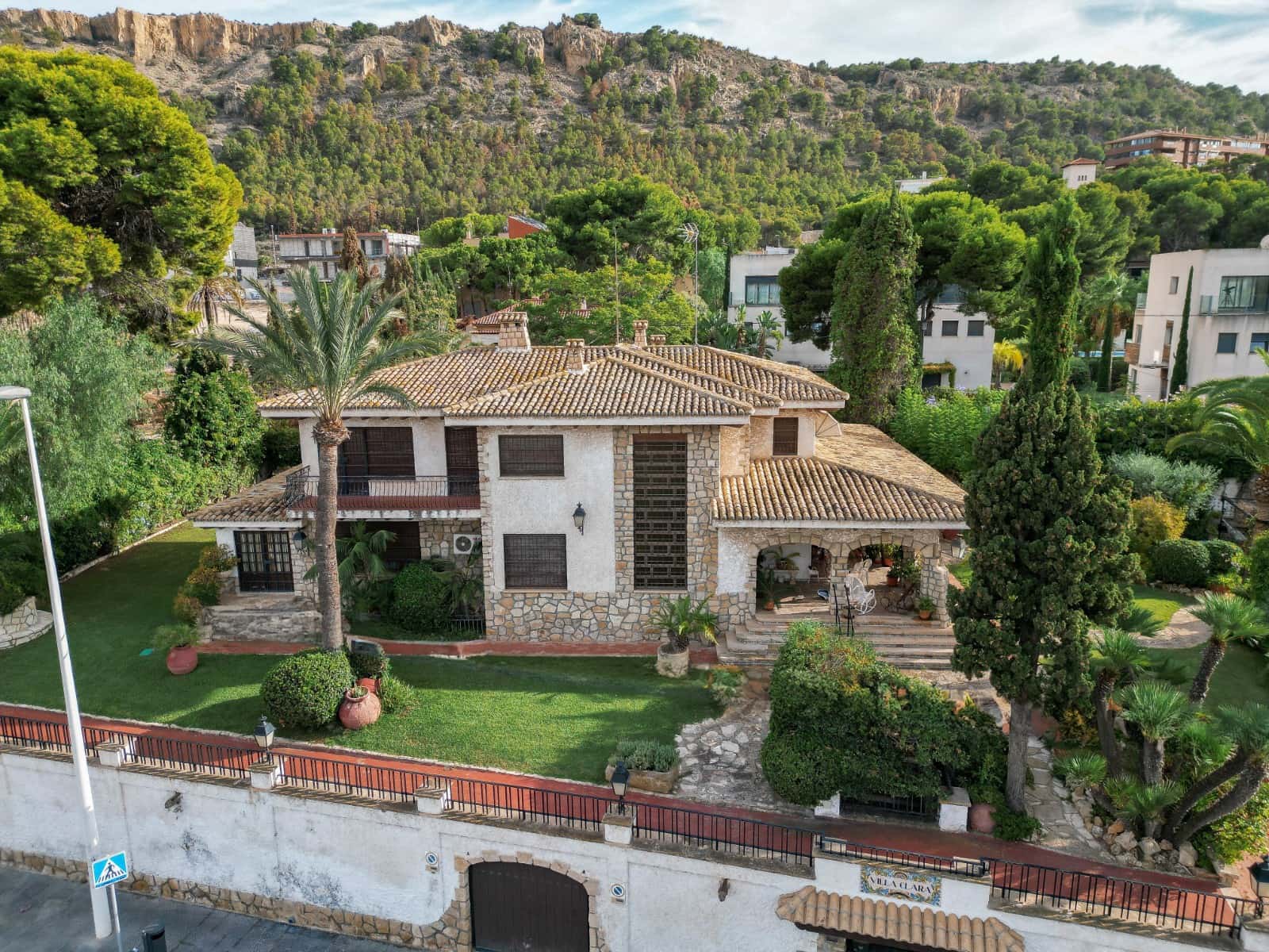 8 soverom Villa til salgs i Alicante by med svømmebasseng - € 1 600 000 (Ref: 9765576)