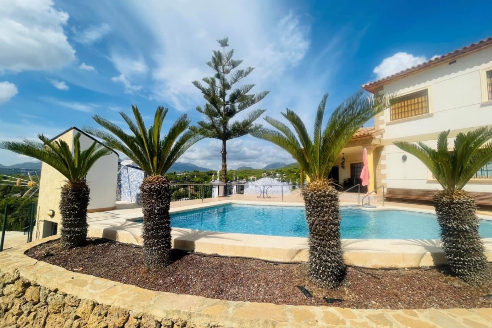 6 bedroom Villa for sale in Altea with pool garage - € 1,800,000 (Ref: 9765681)