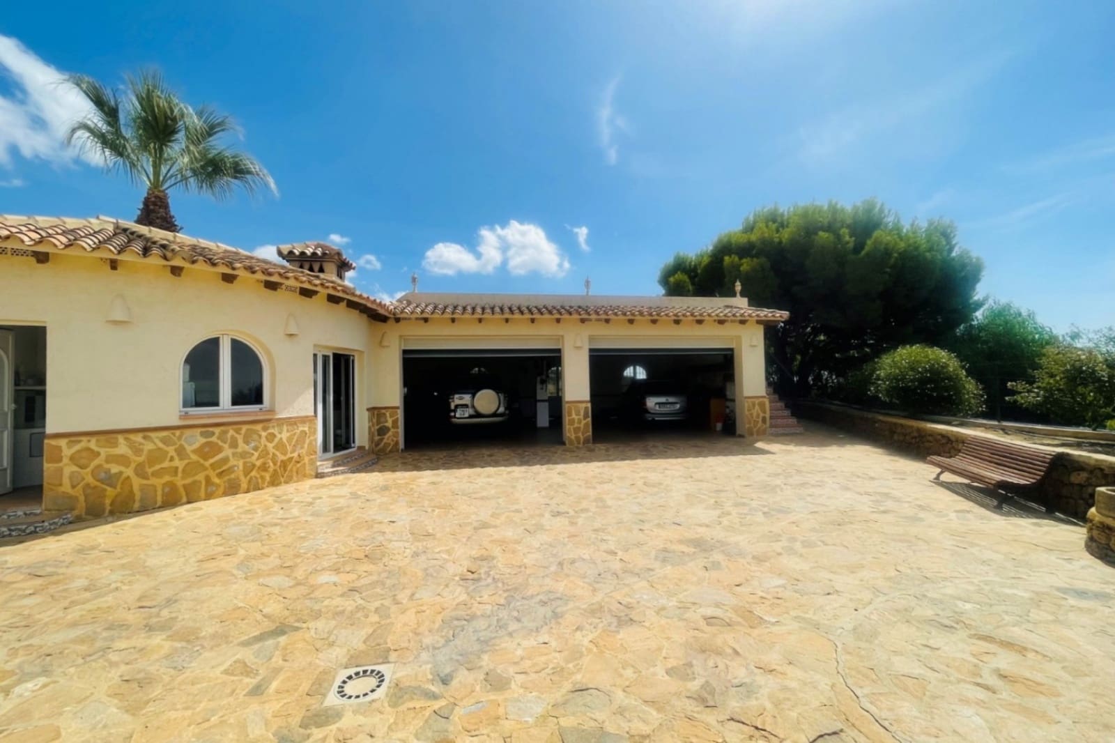 6 bedroom Villa for sale in Altea with pool garage - € 1,800,000 (Ref: 9765681)