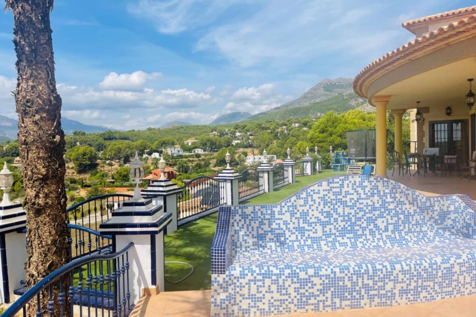 6 bedroom Villa for sale in Altea with pool garage - € 1,800,000 (Ref: 9765681)