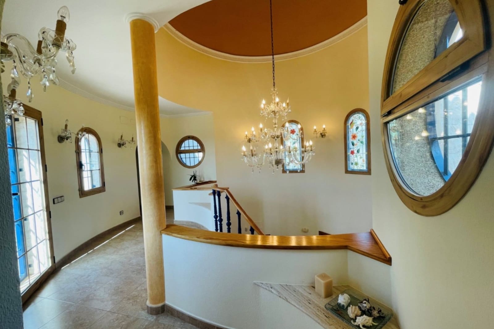 6 bedroom Villa for sale in Altea with pool garage - € 1,800,000 (Ref: 9765681)