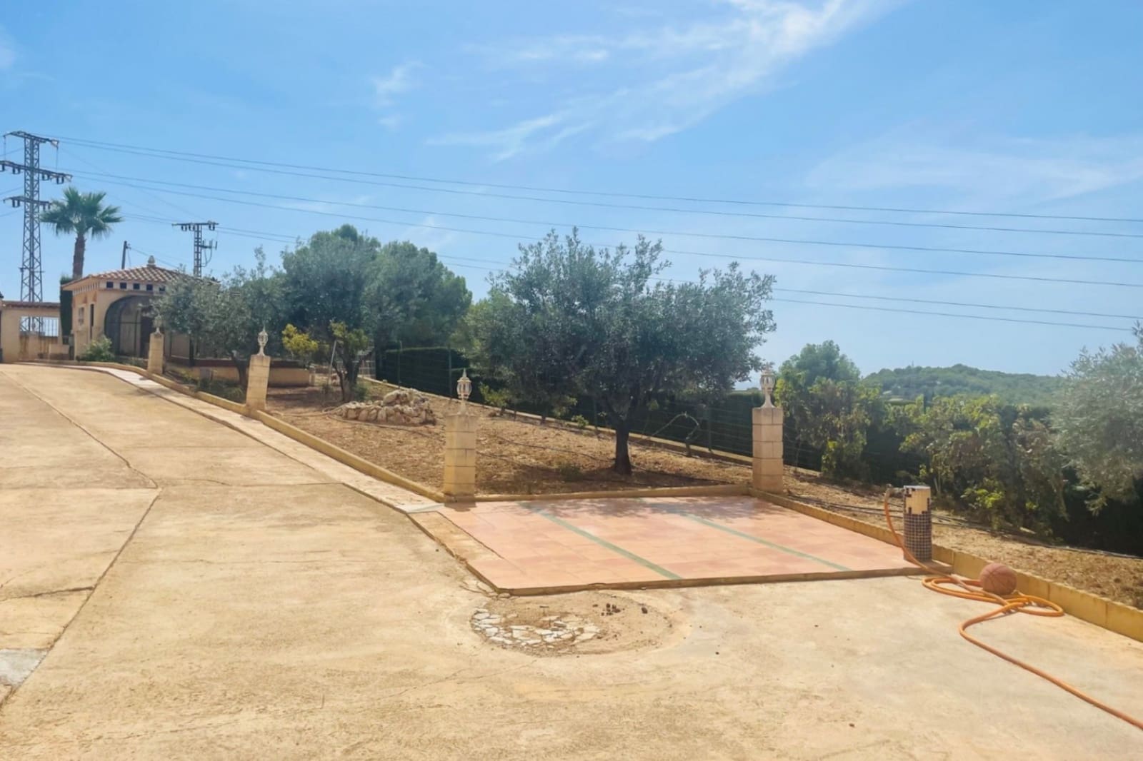 6 bedroom Villa for sale in Altea with pool garage - € 1,800,000 (Ref: 9765681)