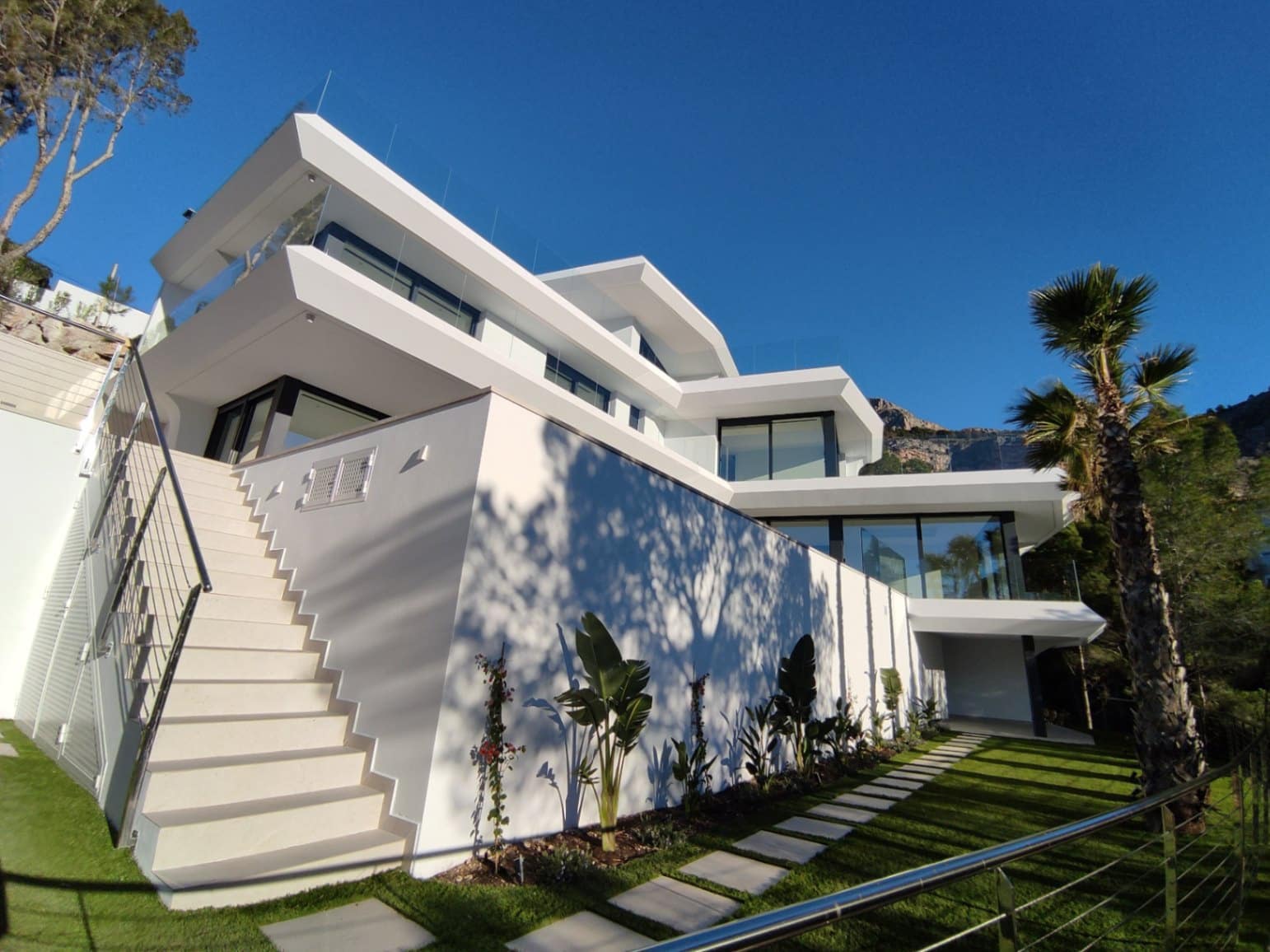 4 bedroom Villa for sale in Altea with garage - € 2,250,000 (Ref: 9765725)