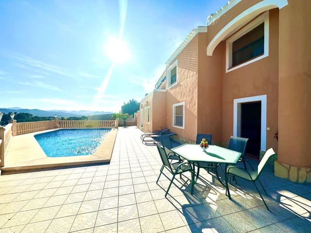 Chalet de 4 habitaciones en Javea / Xàbia en venta con piscina garaje - 800.000 € (Ref: 9765856)