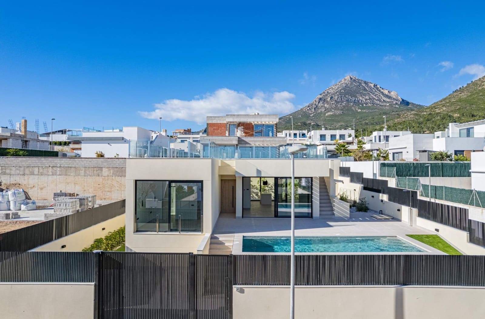 4 soveværelse Villa til salg i Polop med swimmingpool - € 970.000 (Ref: 9765900)