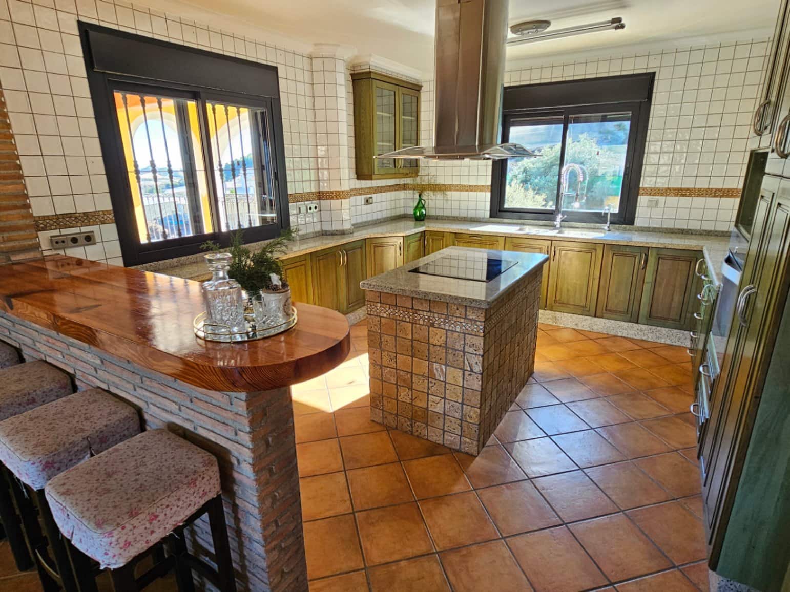 6 soverom Villa til salgs i Callosa d'En Sarria med svømmebasseng garasje - € 950 000 (Ref: 9766329)