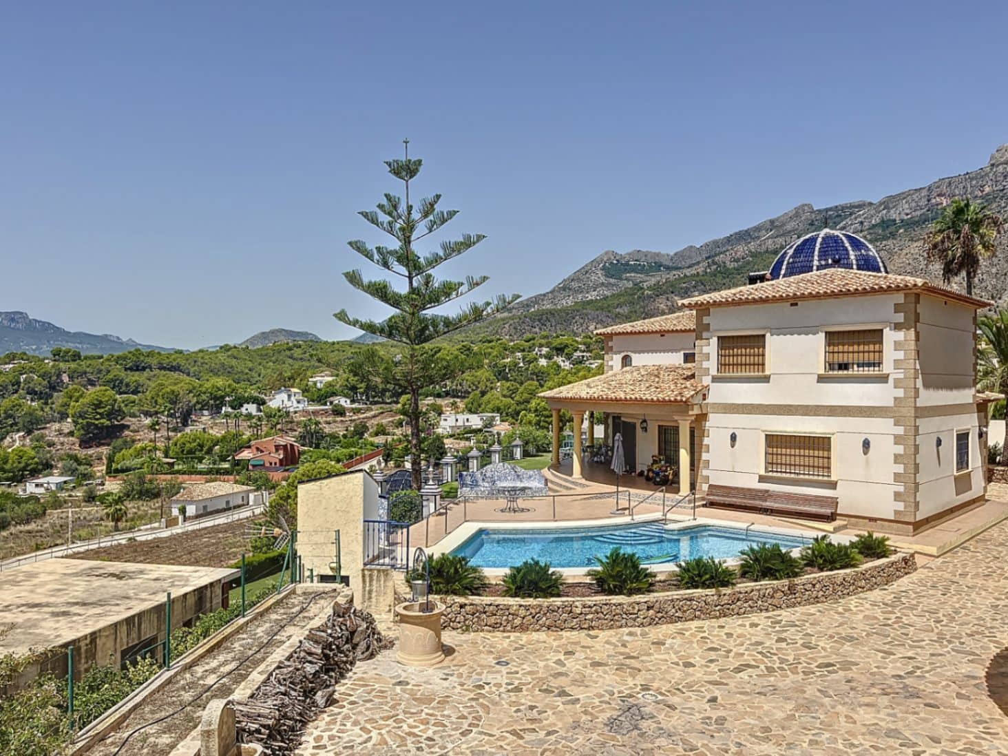 7 bedroom Villa for sale in Altea with garage - € 2,125,000 (Ref: 9766357)