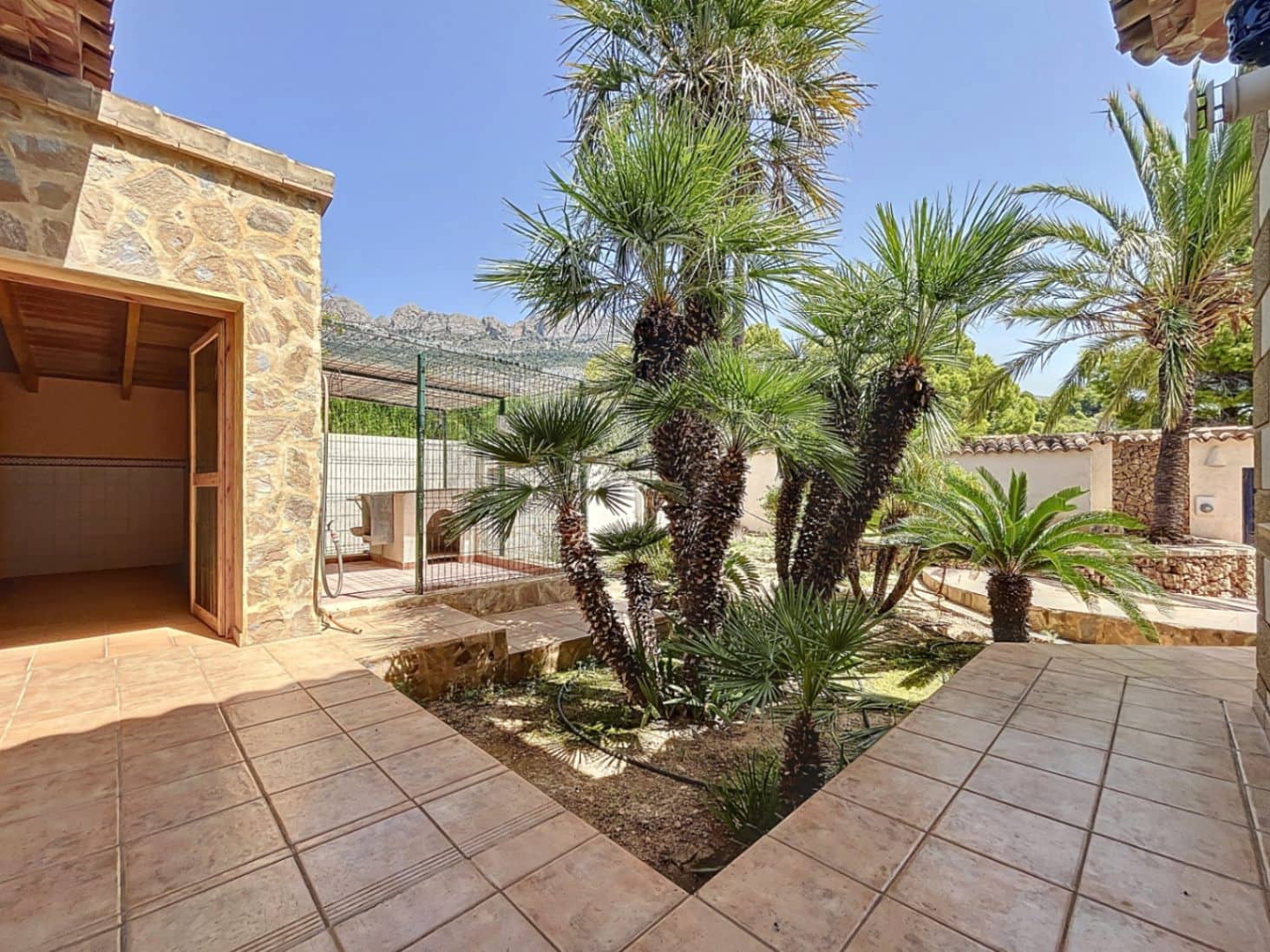 7 bedroom Villa for sale in Altea with garage - € 2,125,000 (Ref: 9766357)
