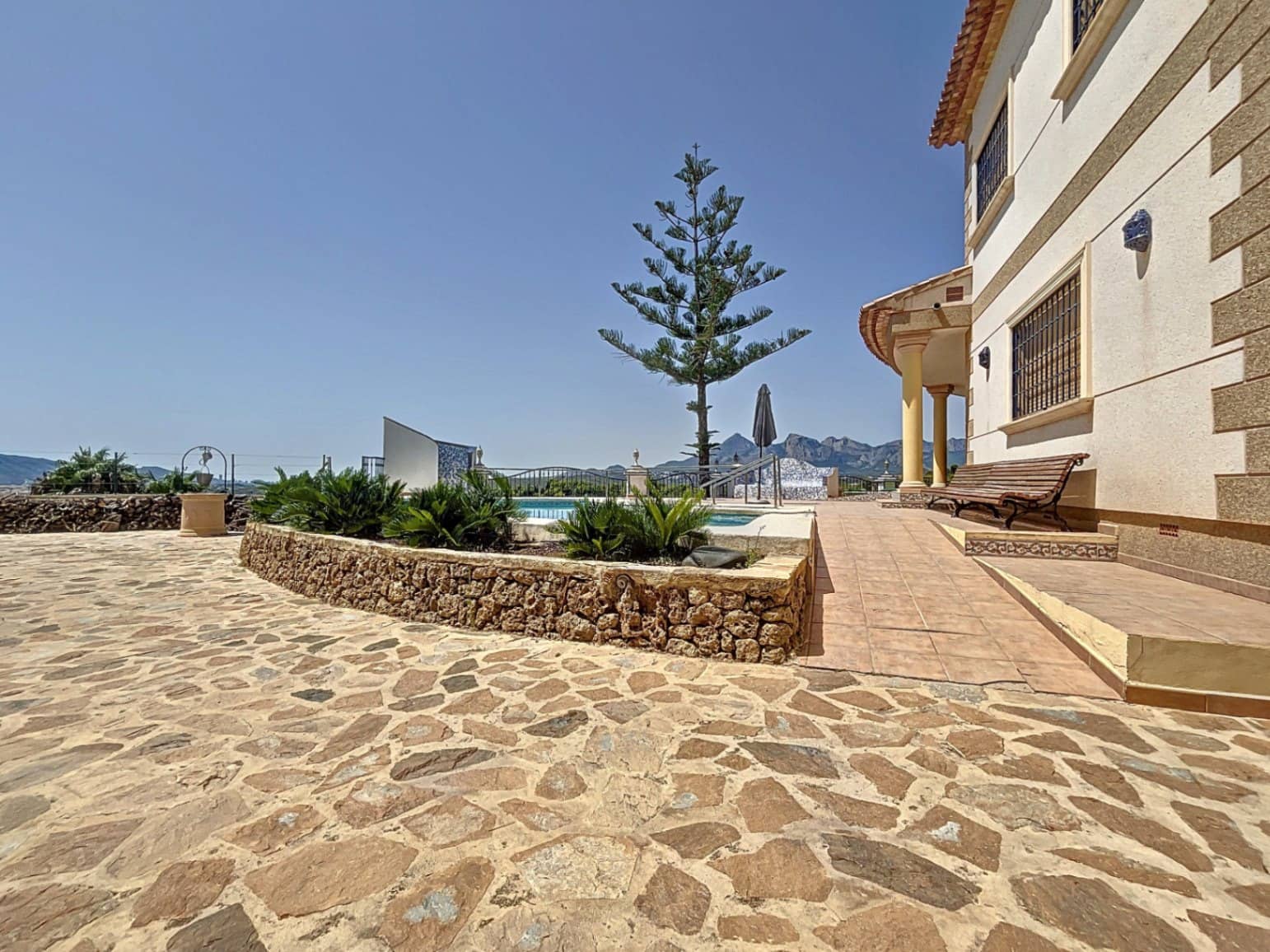 7 bedroom Villa for sale in Altea with garage - € 2,125,000 (Ref: 9766357)