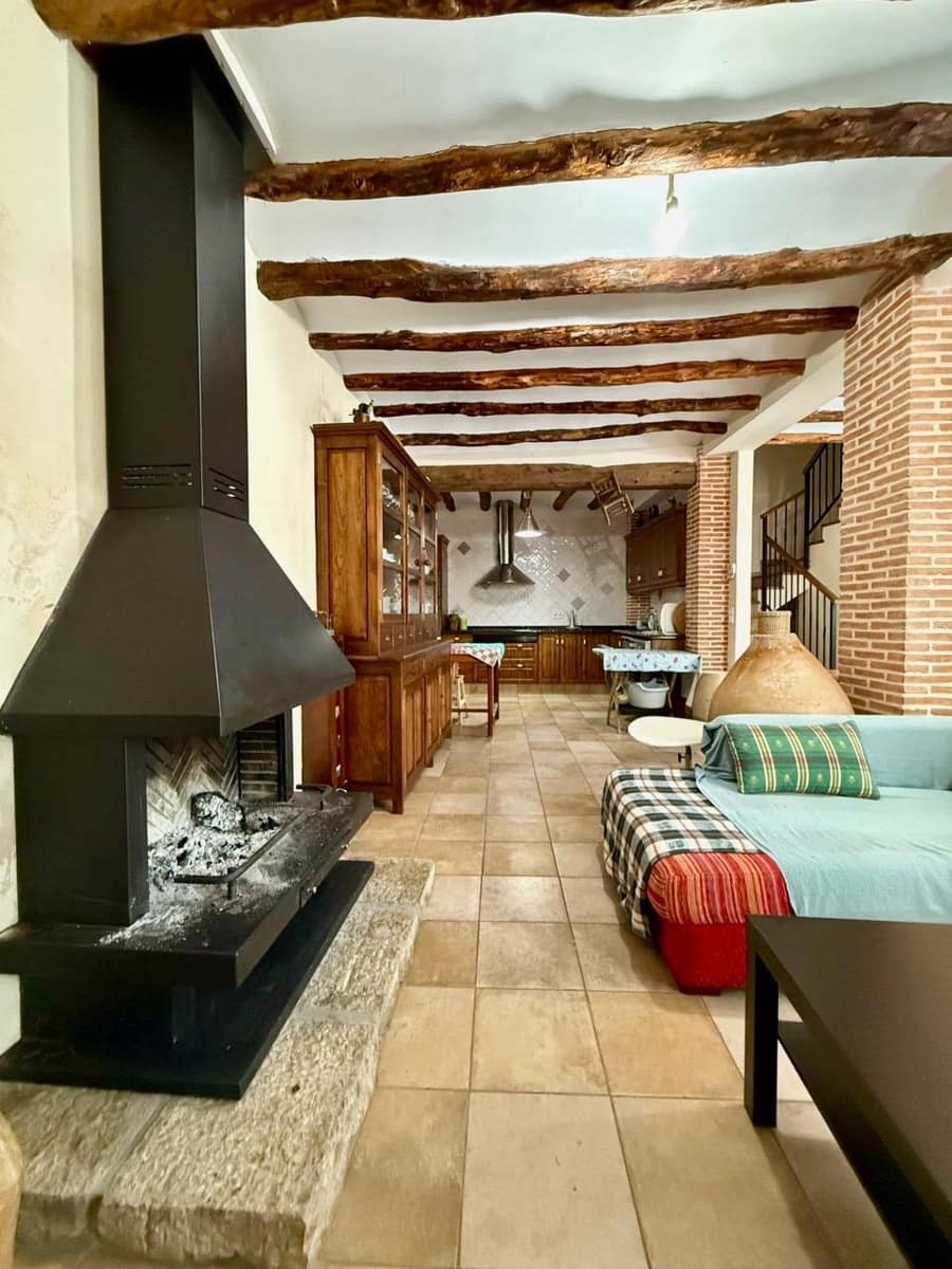 6 bedroom Townhouse for sale in Confrides - € 370,000 (Ref: 9766717)