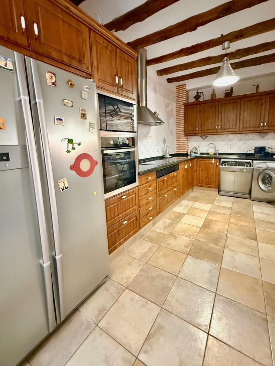 6 bedroom Townhouse for sale in Confrides - € 370,000 (Ref: 9766717)