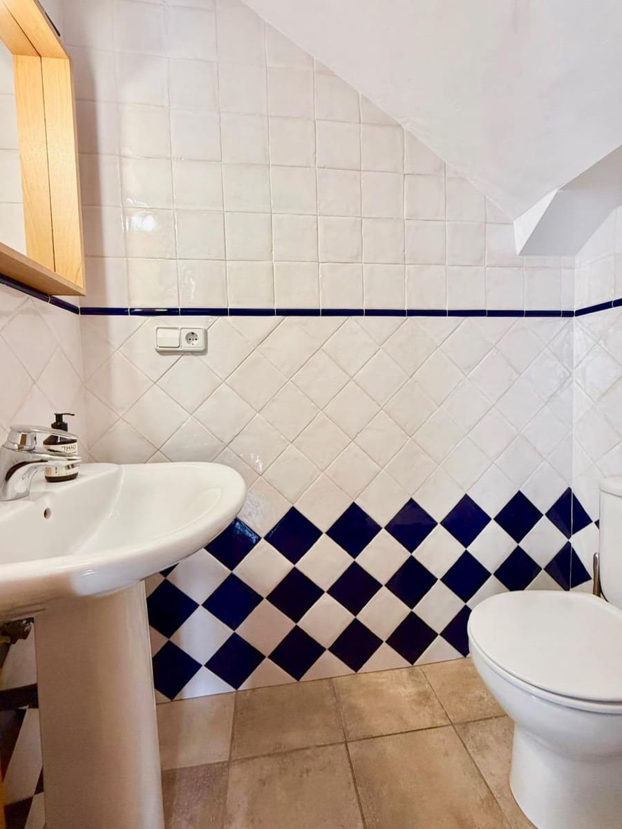 6 bedroom Townhouse for sale in Confrides - € 370,000 (Ref: 9766717)