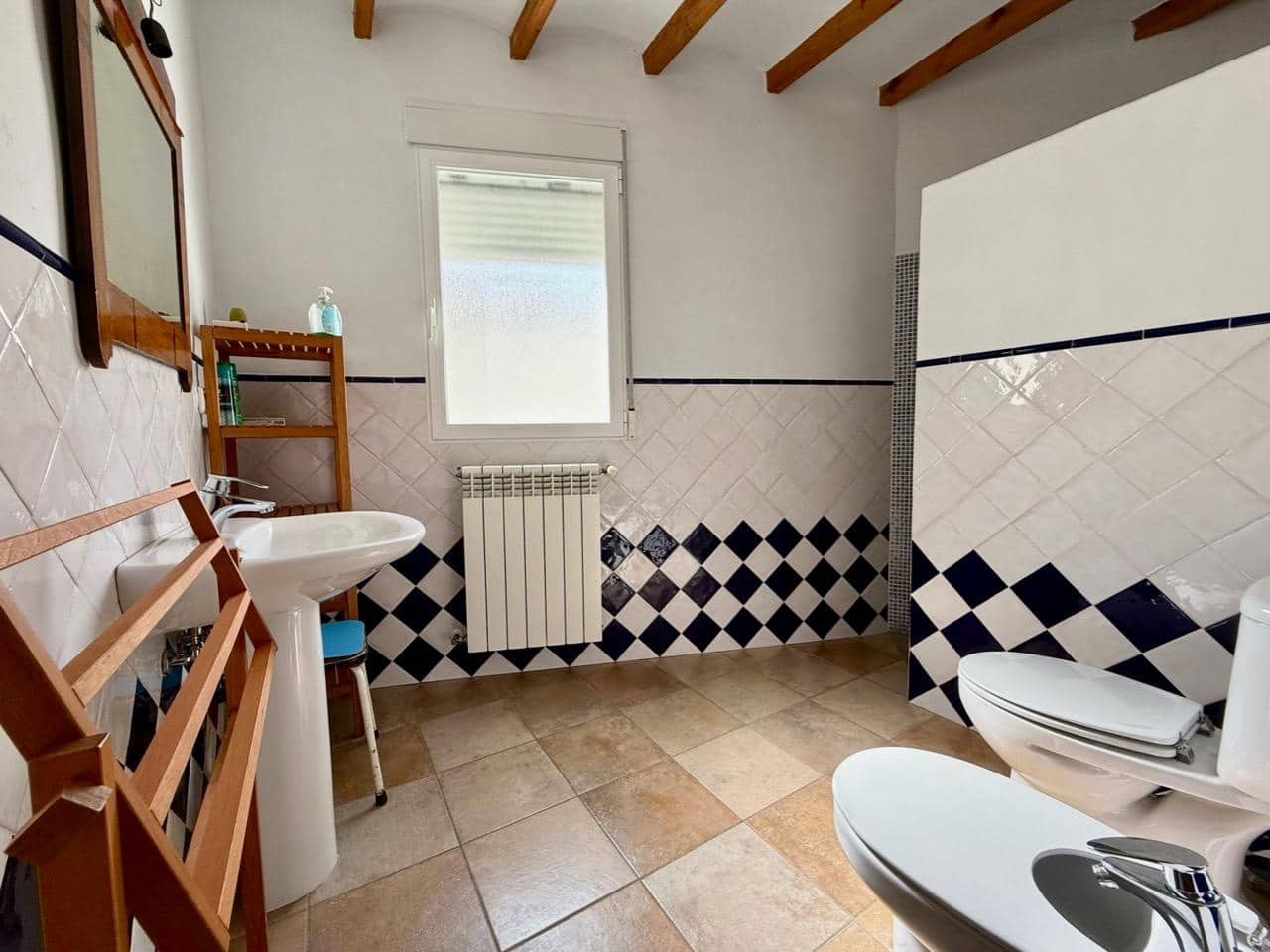 6 bedroom Townhouse for sale in Confrides - € 370,000 (Ref: 9766717)