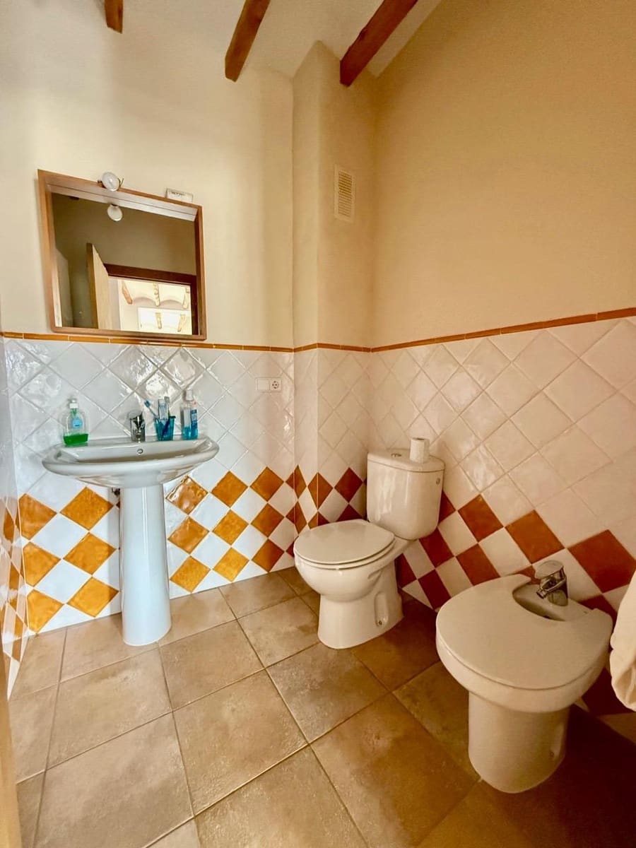 6 bedroom Townhouse for sale in Confrides - € 370,000 (Ref: 9766717)